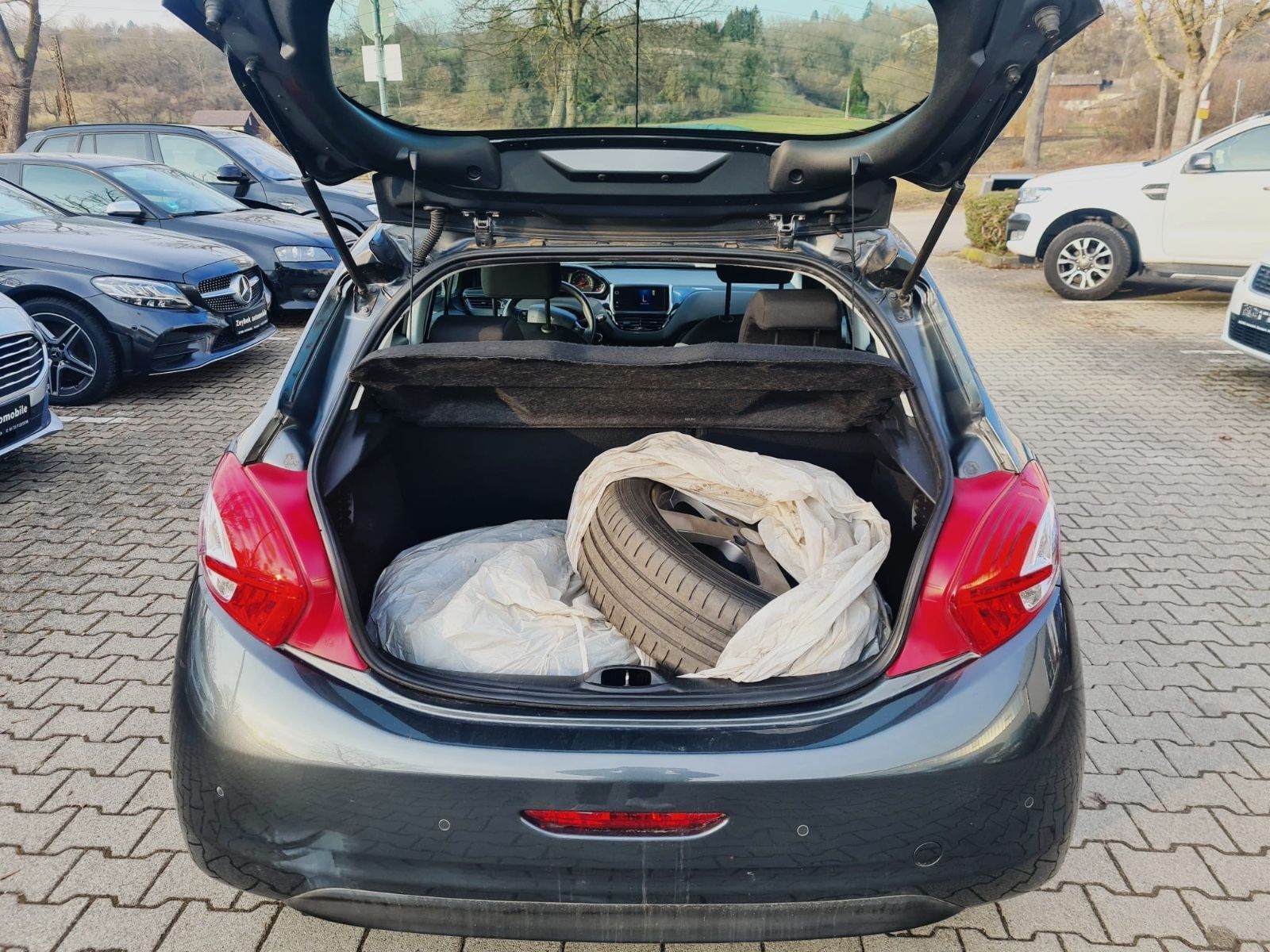 Fahrzeugabbildung Peugeot 208 1.2 Style 82 VTi