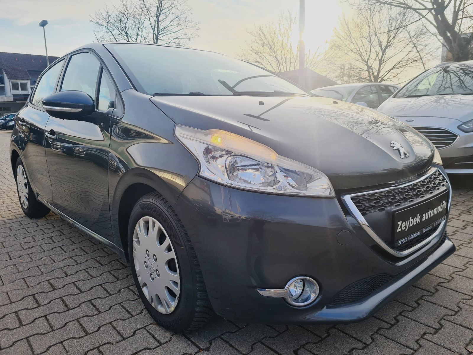 Fahrzeugabbildung Peugeot 208 1.2 Style 82 VTi