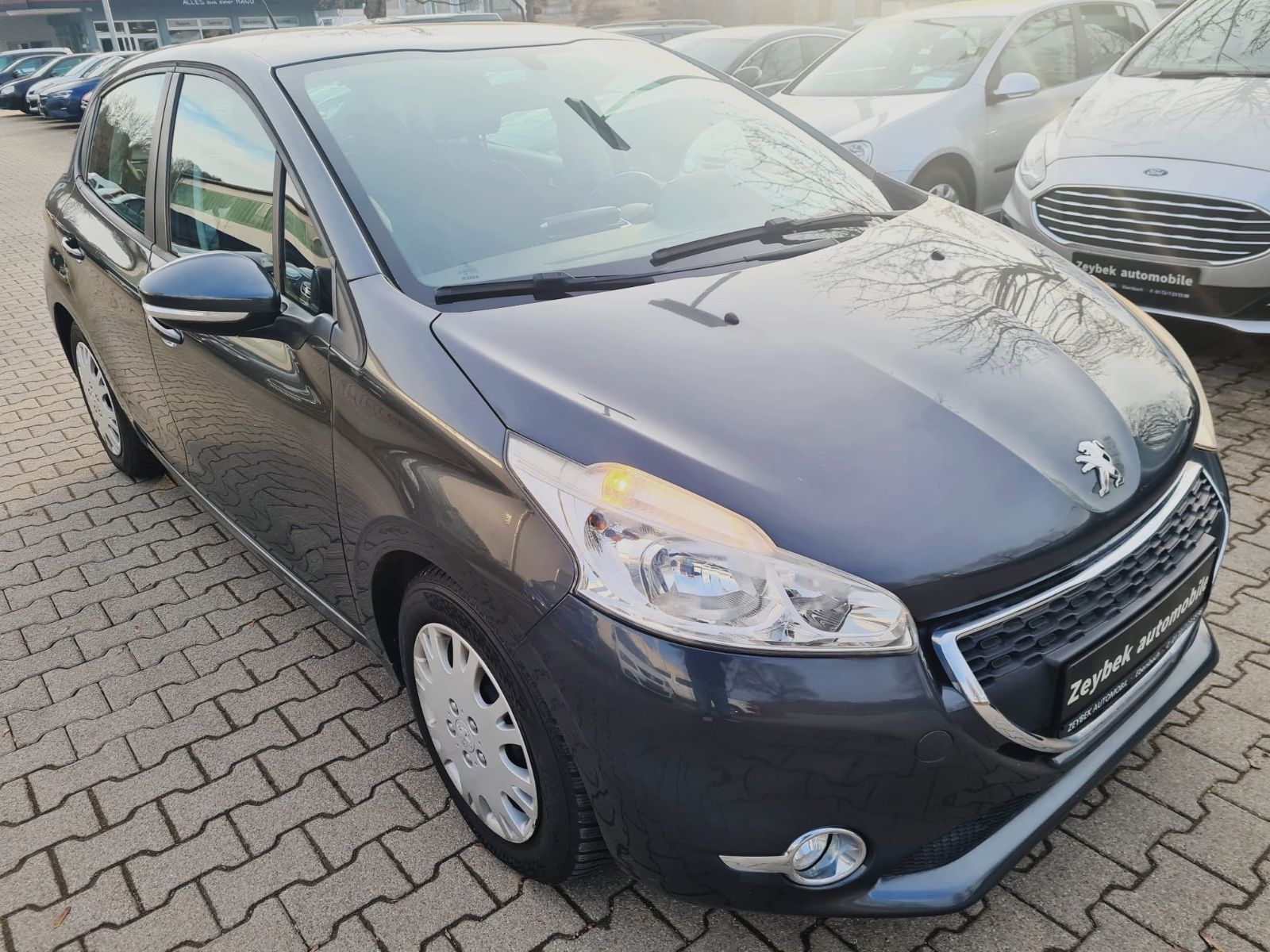 Fahrzeugabbildung Peugeot 208 1.2 Style 82 VTi