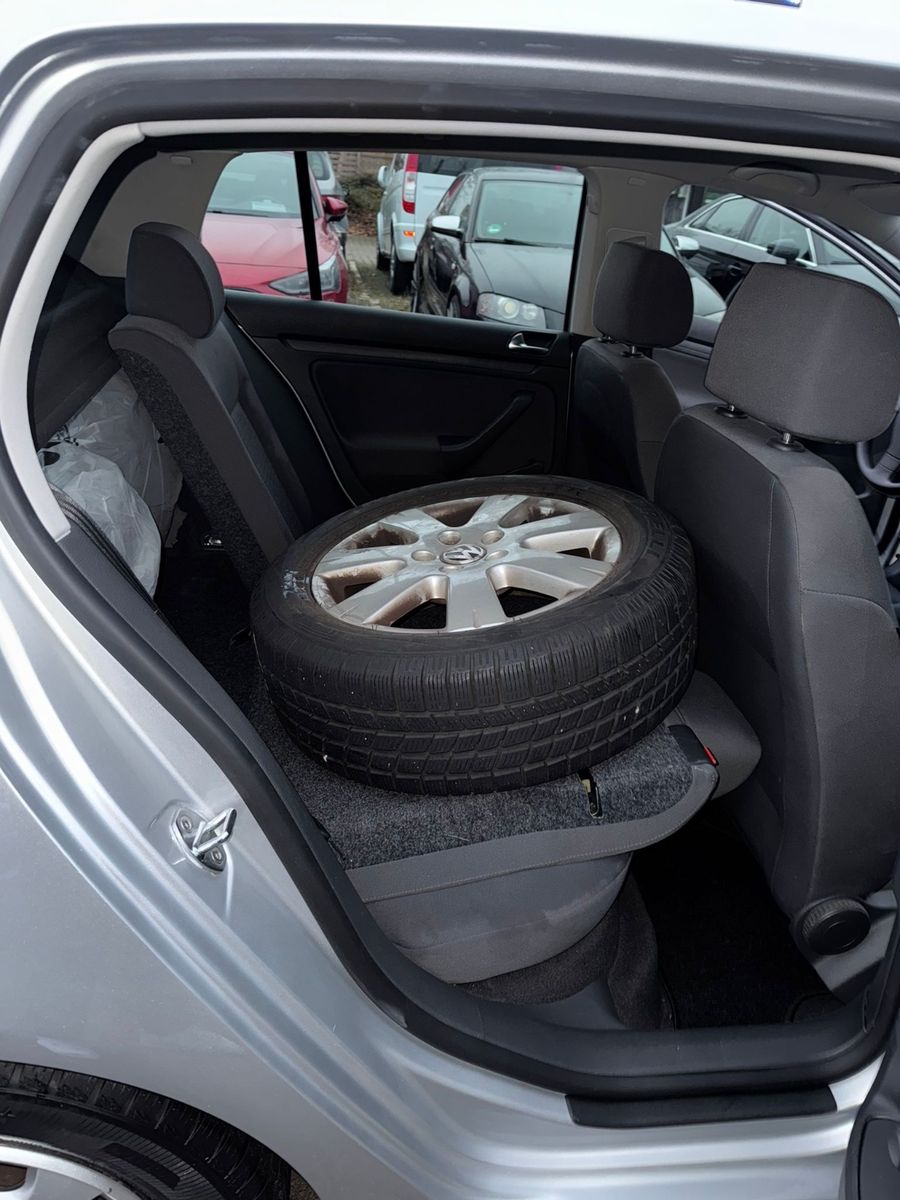 Fahrzeugabbildung Volkswagen Golf V Lim. Trendline Aus 1 Hand / Klima /SHZ/