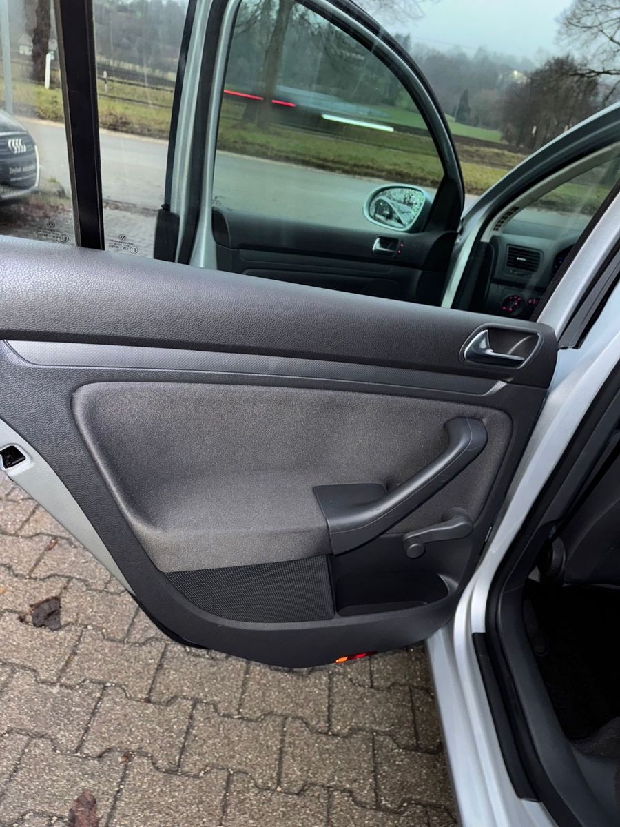 Fahrzeugabbildung Volkswagen Golf V Lim. Trendline Aus 1 Hand / Klima /SHZ/