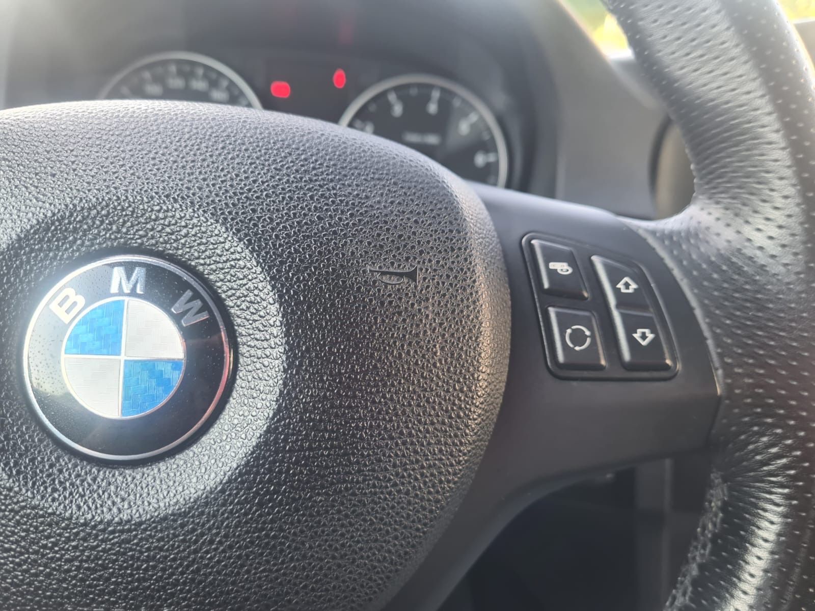 Fahrzeugabbildung BMW 320 Baureihe 3 Coupe 320i M Paket