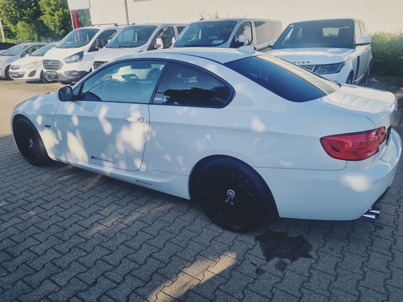 Fahrzeugabbildung BMW 320 Baureihe 3 Coupe 320i M Paket